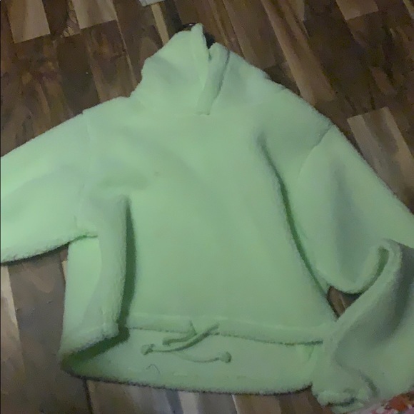 cropped fuzzy sweatshirt - Picture 2 of 2